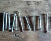 how do carriage bolts work